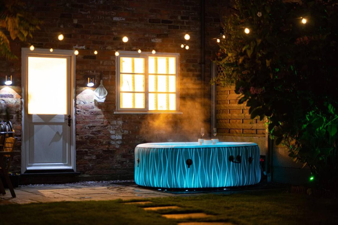 Stylish 2 Bedroom Cottage With Hot Tub And Parking Bewdley Exterior foto